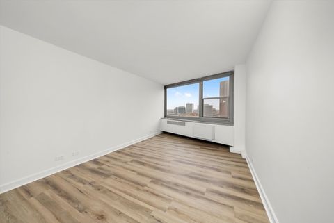 Tiny photo for 555 W Cornelia Avenue #1401, Chicago, IL 60657 (MLS # 12537259)