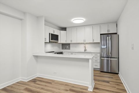 Tiny photo for 555 W Cornelia Avenue #1401, Chicago, IL 60657 (MLS # 12537259)