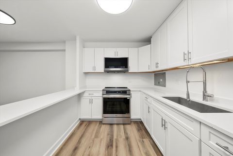 Tiny photo for 555 W Cornelia Avenue #1401, Chicago, IL 60657 (MLS # 12537259)