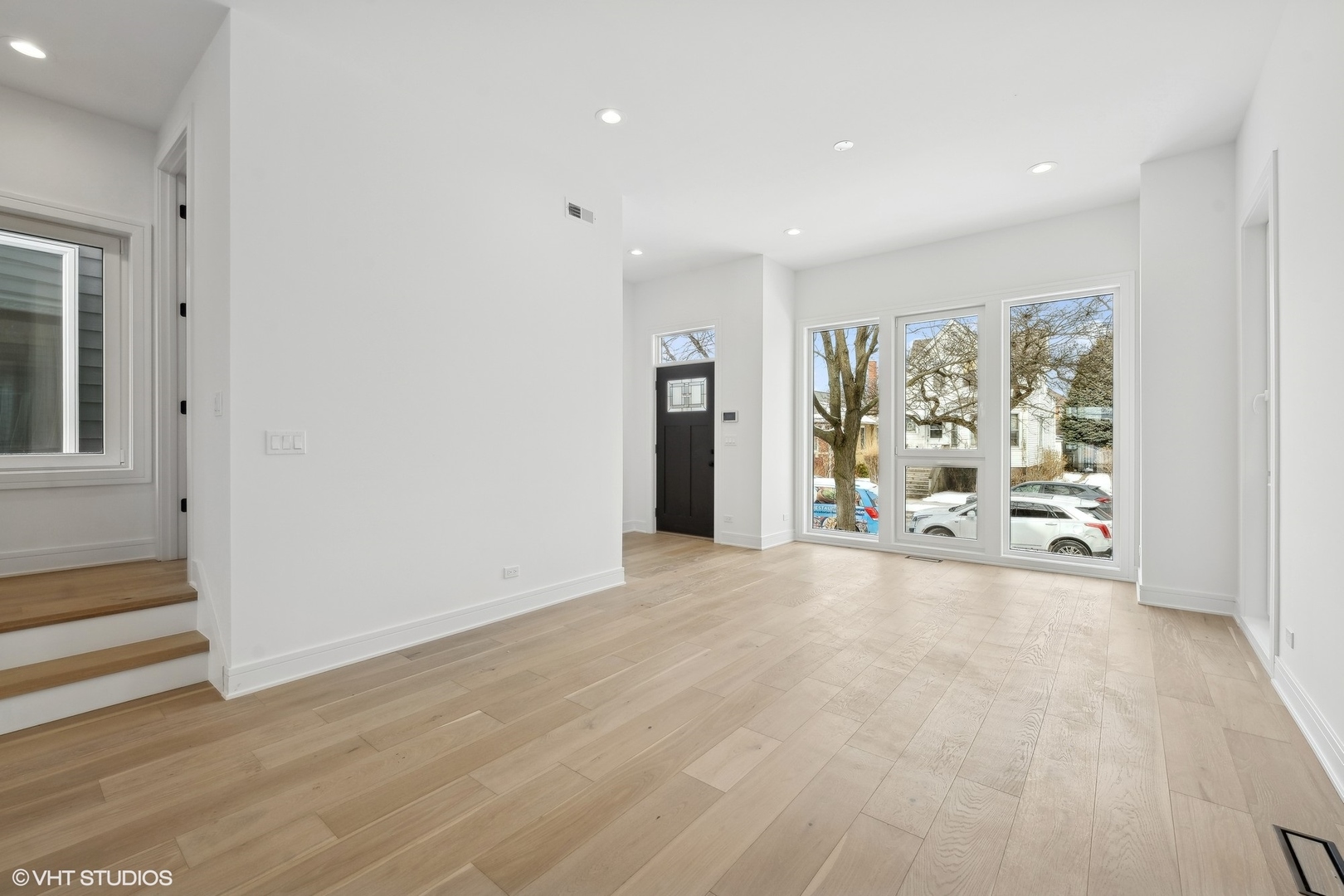 2609 W Carmen Avenue