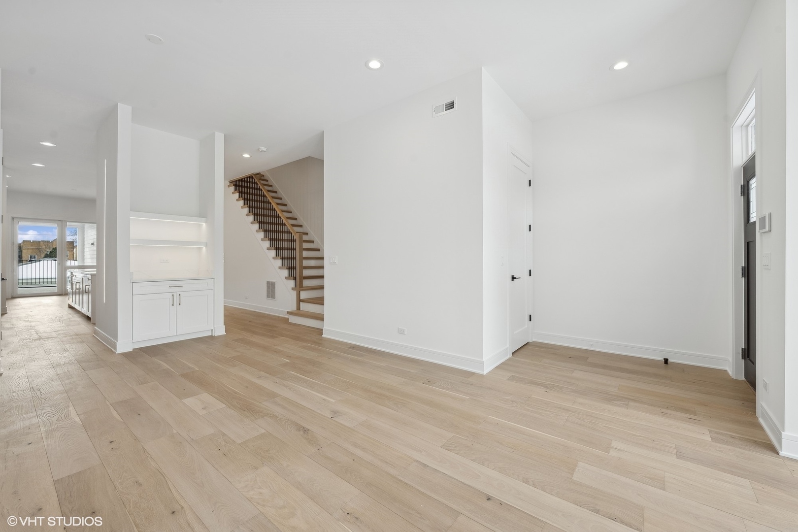 2609 W Carmen Avenue