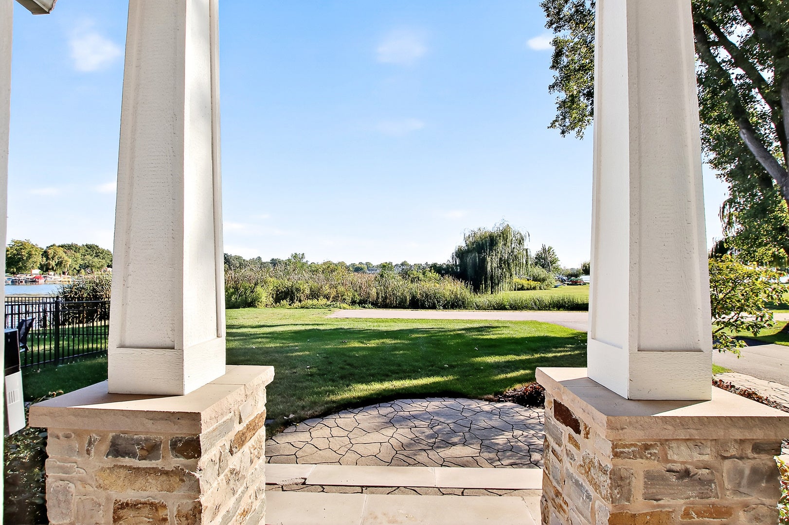 827 Edgewater Parkway