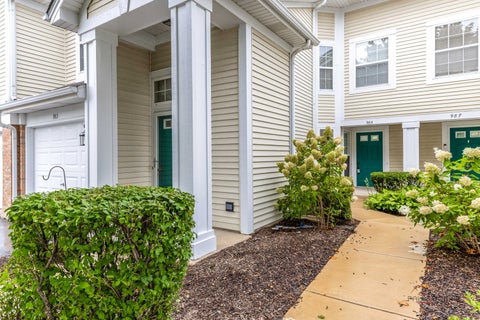 Tiny photo for 985 Huntington Drive #985, Elk Grove Village, IL 60007 (MLS # 12734082)