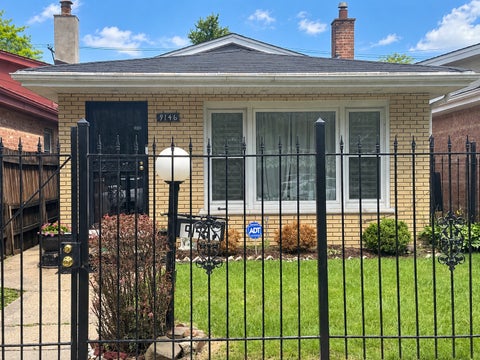 Photo of 9146 S Woodlawn Avenue, Chicago, IL 60619 (MLS # 12776179)