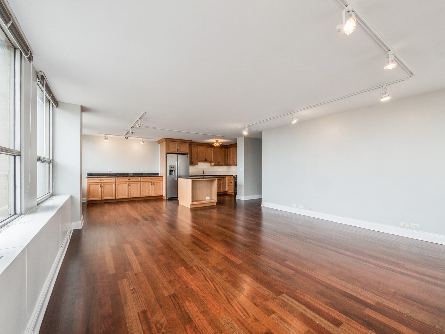 2626 N LAKEVIEW Avenue 1102