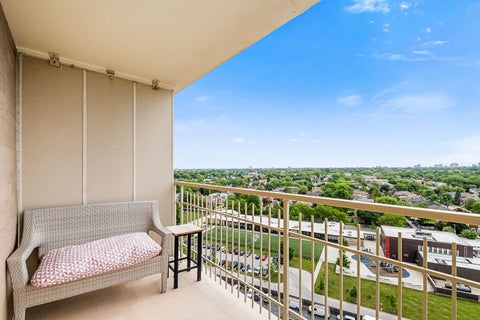 Tiny photo for 7061 N Kedzie Avenue #1605, Chicago, IL 60645 (MLS # 12657406)