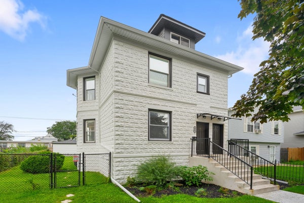 412 S 12TH AVE, MAYWOOD, IL 60153 - Image d9bb2bfa64b481f6fc3634681f34520e/950673891