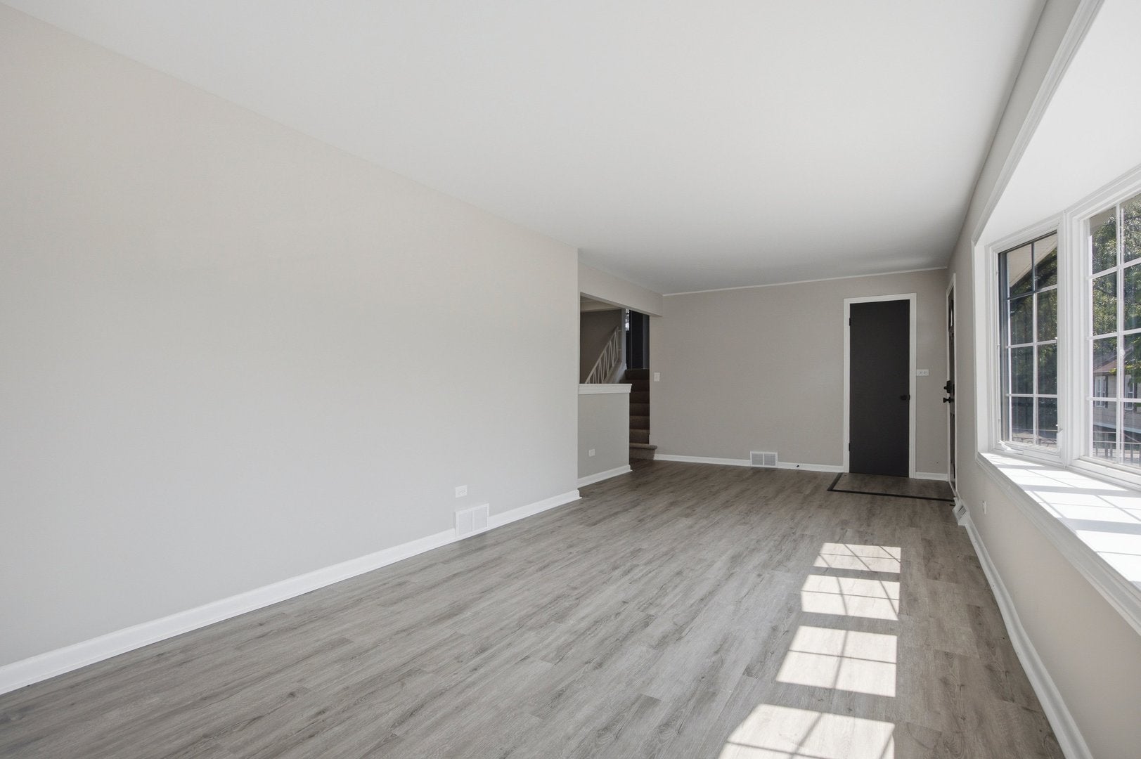 428 E 156th Place