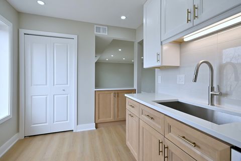 Tiny photo for 945 E Kenilworth Avenue #312, Palatine, IL 60074 (MLS # 12631728)