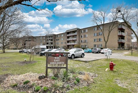 Tiny photo for 945 E Kenilworth Avenue #312, Palatine, IL 60074 (MLS # 12631728)
