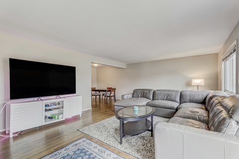 Tiny photo for 8864 Northshore Drive #1A, Des Plaines, IL 60016 (MLS # 12604258)