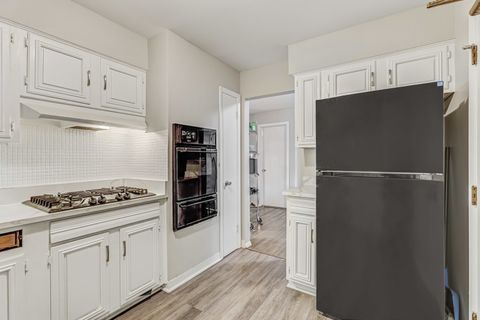 Tiny photo for 8864 Northshore Drive #1A, Des Plaines, IL 60016 (MLS # 12604258)