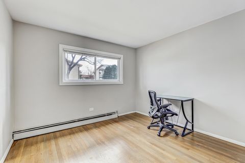 Tiny photo for 8864 Northshore Drive #1A, Des Plaines, IL 60016 (MLS # 12604258)