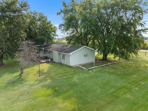 Photo of 11754 Wange Road, Capron, IL 61012 (MLS # 12474945)