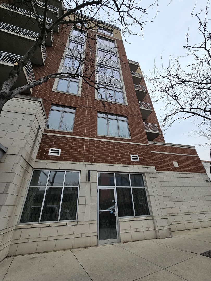 657 W Fulton Street