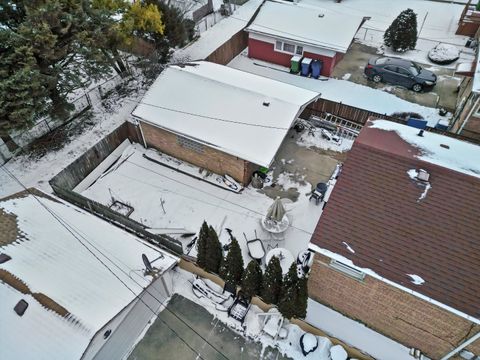 A home in Evergreen Park