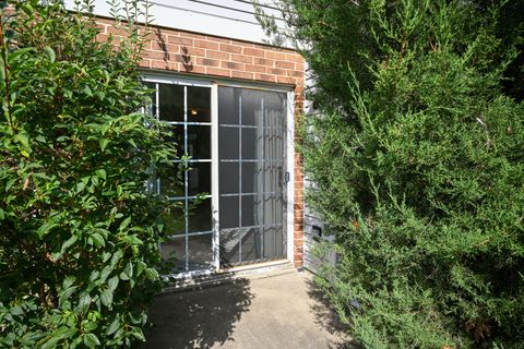 Tiny photo for 2037 S LINCOLN Avenue #2037, Lombard, IL 60148 (MLS # 12465952)