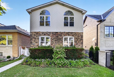 Photo of 5407 N Mont Clare Avenue, Chicago, IL 60656 (MLS # 12793946)