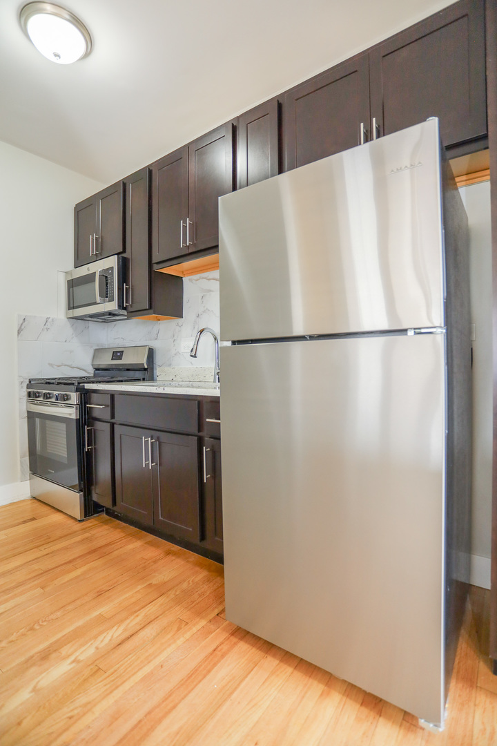 2712 N Milwaukee Avenue 206