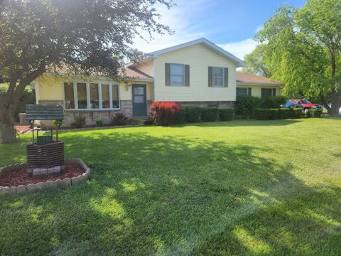 Single Family Residence in Winthrop Harbor IL 42930 Washington Avenue.jpg