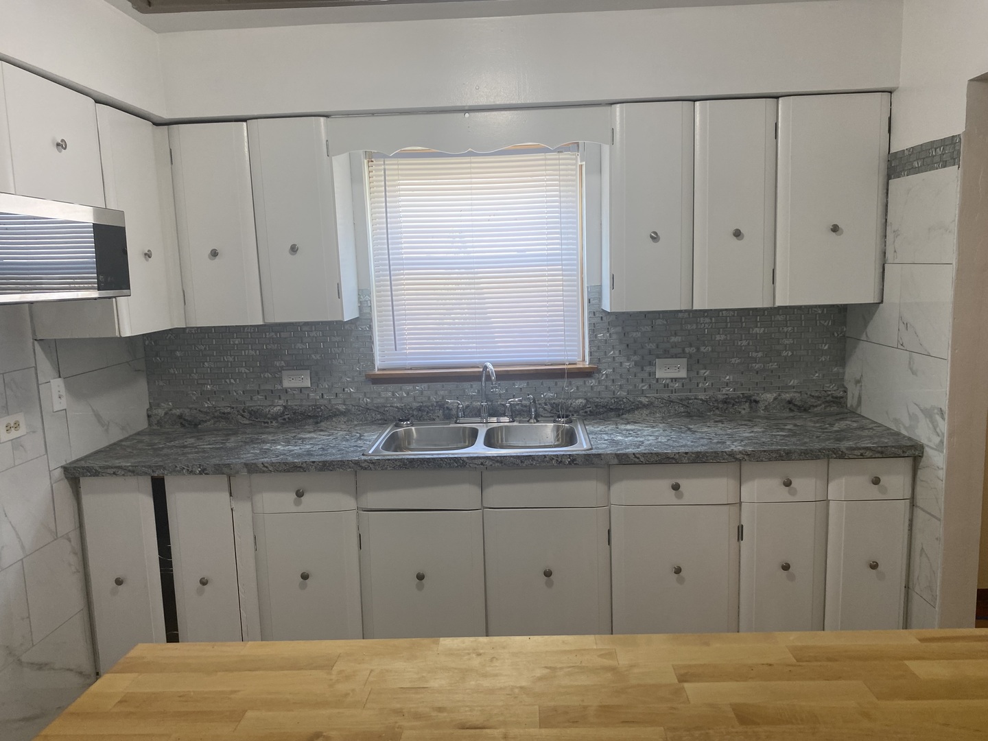 14408 S Hoxie Avenue