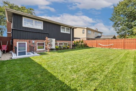 Tiny photo for 6923 N Chicora Avenue, Chicago, IL 60646 (MLS # 12481991)