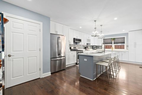 Tiny photo for 6923 N Chicora Avenue, Chicago, IL 60646 (MLS # 12481991)