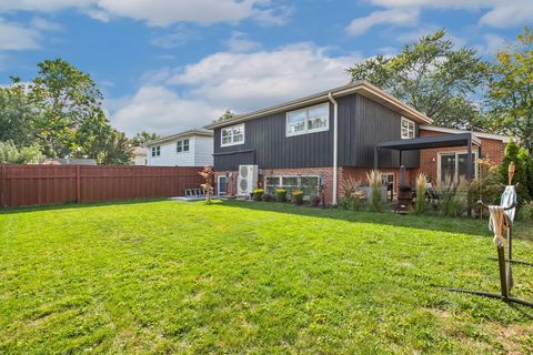 Tiny photo for 6923 N Chicora Avenue, Chicago, IL 60646 (MLS # 12481991)