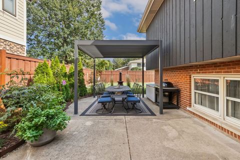 Tiny photo for 6923 N Chicora Avenue, Chicago, IL 60646 (MLS # 12481991)