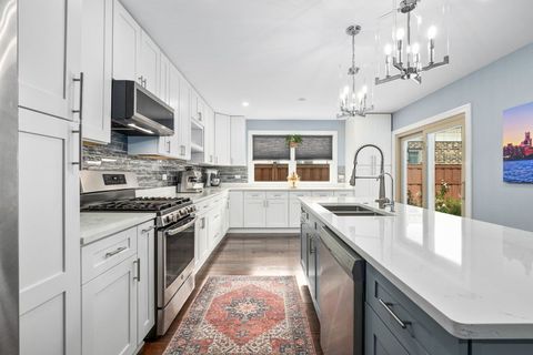 Tiny photo for 6923 N Chicora Avenue, Chicago, IL 60646 (MLS # 12481991)