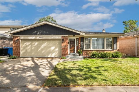 6923 N Chicora Avenue Chicago IL 60646
