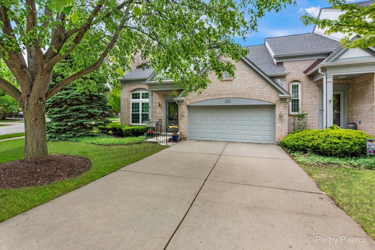 122 Versailles Court