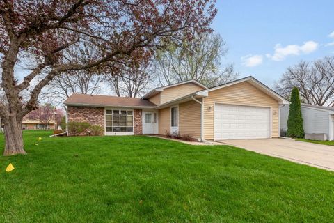 Photo of 935 Brower Drive, Roselle, IL 60172 (MLS # 12613508)