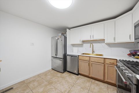 Tiny photo for 277 W Raye Drive, Chicago Heights, IL 60411 (MLS # 12634710)