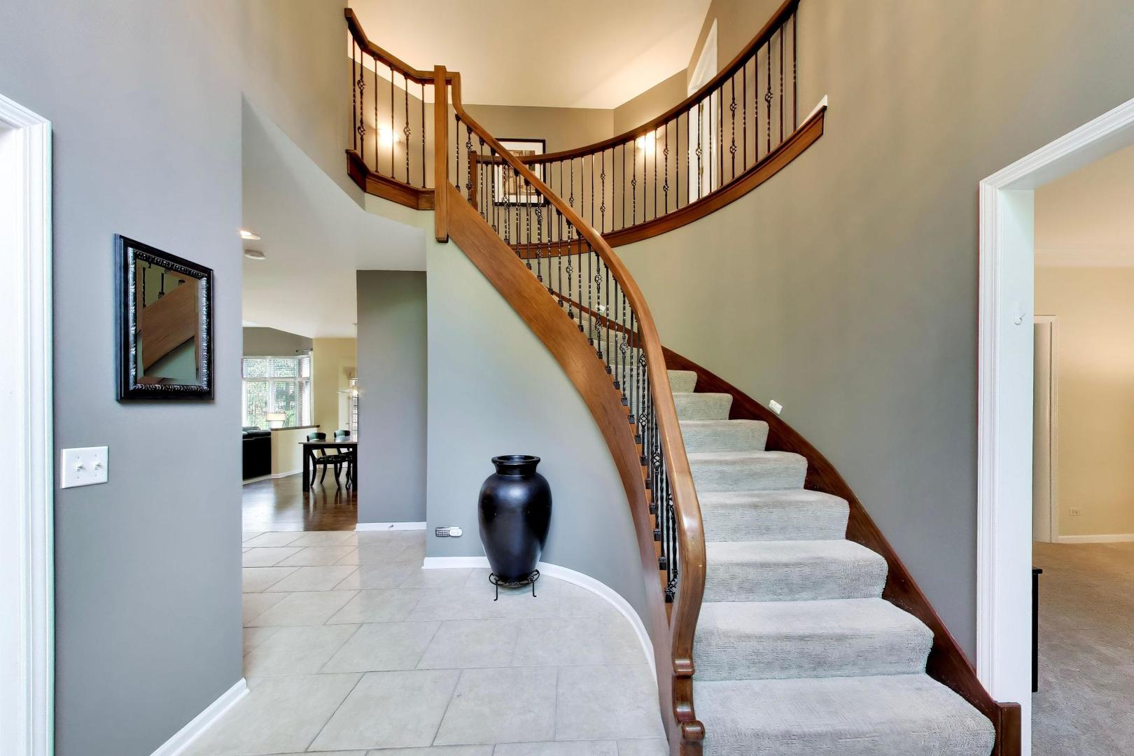 712 De Lasalle Court