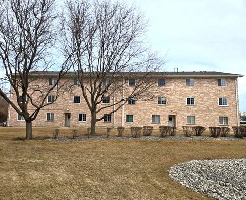 Tiny photo for 16032 Crystal Creek Drive #2B, Orland Park, IL 60462 (MLS # 12603300)
