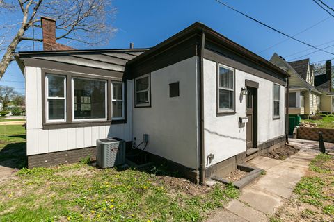 Tiny photo for 209 E Pleasant Street, Davenport, IA 52803 (MLS # 12624710)