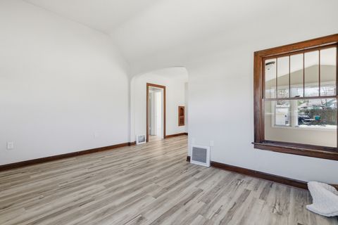 Tiny photo for 209 E Pleasant Street, Davenport, IA 52803 (MLS # 12624710)