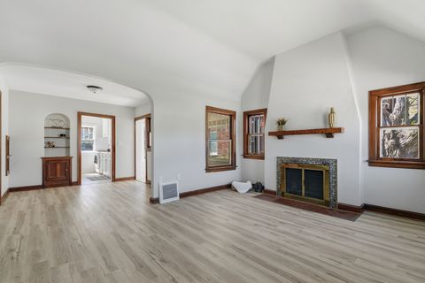 Tiny photo for 209 E Pleasant Street, Davenport, IA 52803 (MLS # 12624710)