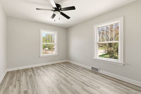 Tiny photo for 209 E Pleasant Street, Davenport, IA 52803 (MLS # 12624710)