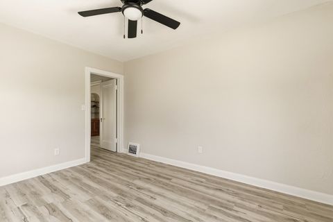 Tiny photo for 209 E Pleasant Street, Davenport, IA 52803 (MLS # 12624710)