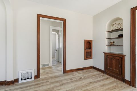 Tiny photo for 209 E Pleasant Street, Davenport, IA 52803 (MLS # 12624710)