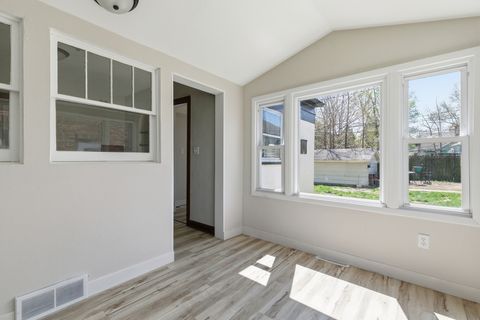 Tiny photo for 209 E Pleasant Street, Davenport, IA 52803 (MLS # 12624710)