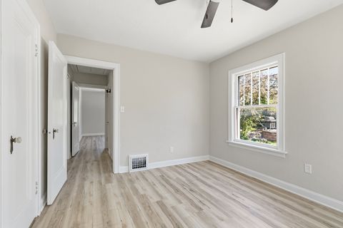 Tiny photo for 209 E Pleasant Street, Davenport, IA 52803 (MLS # 12624710)