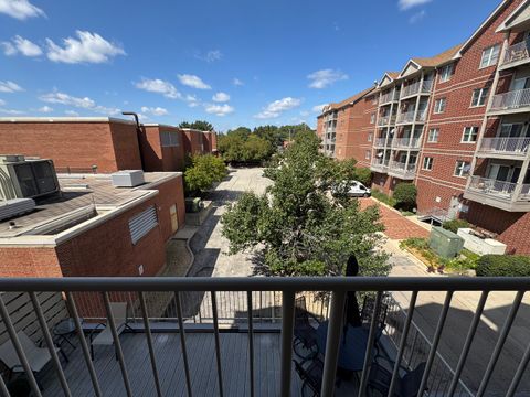 Tiny photo for 50 N Bokelman Avenue #333, Roselle, IL 60172 (MLS # 12456920)