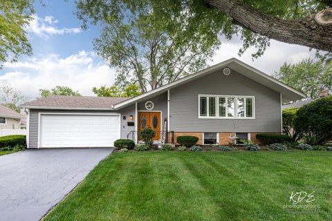 Tiny photo for 8 E Gartner Road, Naperville, IL 60540 (MLS # 12674874)