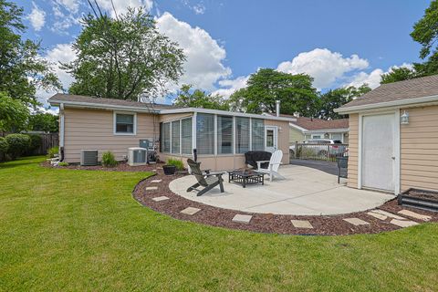 Tiny photo for 3910 EAGLE Lane, Rolling Meadows, IL 60008 (MLS # 12666299)