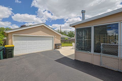 Tiny photo for 3910 EAGLE Lane, Rolling Meadows, IL 60008 (MLS # 12666299)