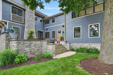Tiny photo for 6421 Bentley Avenue, Willowbrook, IL 60527 (MLS # 12706967)