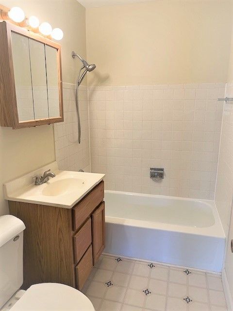 Tiny photo for 580 Mesa Drive #201, Hoffman Estates, IL 60169 (MLS # 12621364)